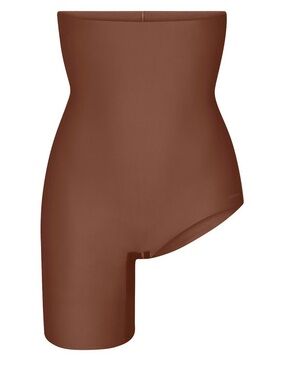 SKIMS Left Leg Solution Short in Jasper, size Small.